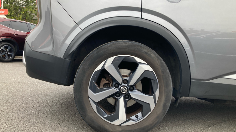 Nissan Qashqai 1.3 DiG-T MH N-Connecta 5dr Petrol Hatchback